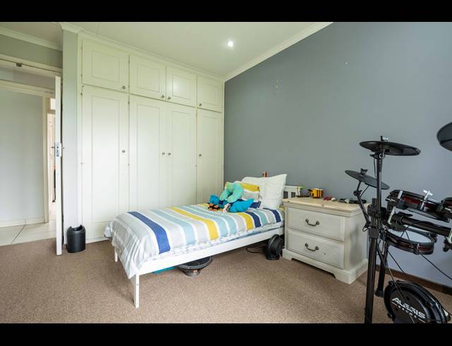 4 BEDROOM TOWNHOUSE FOR SALE IN GILLITTS